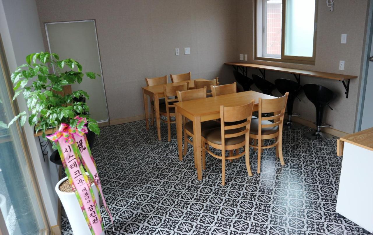 Blue Island Guesthouse Seogwipo Exterior photo