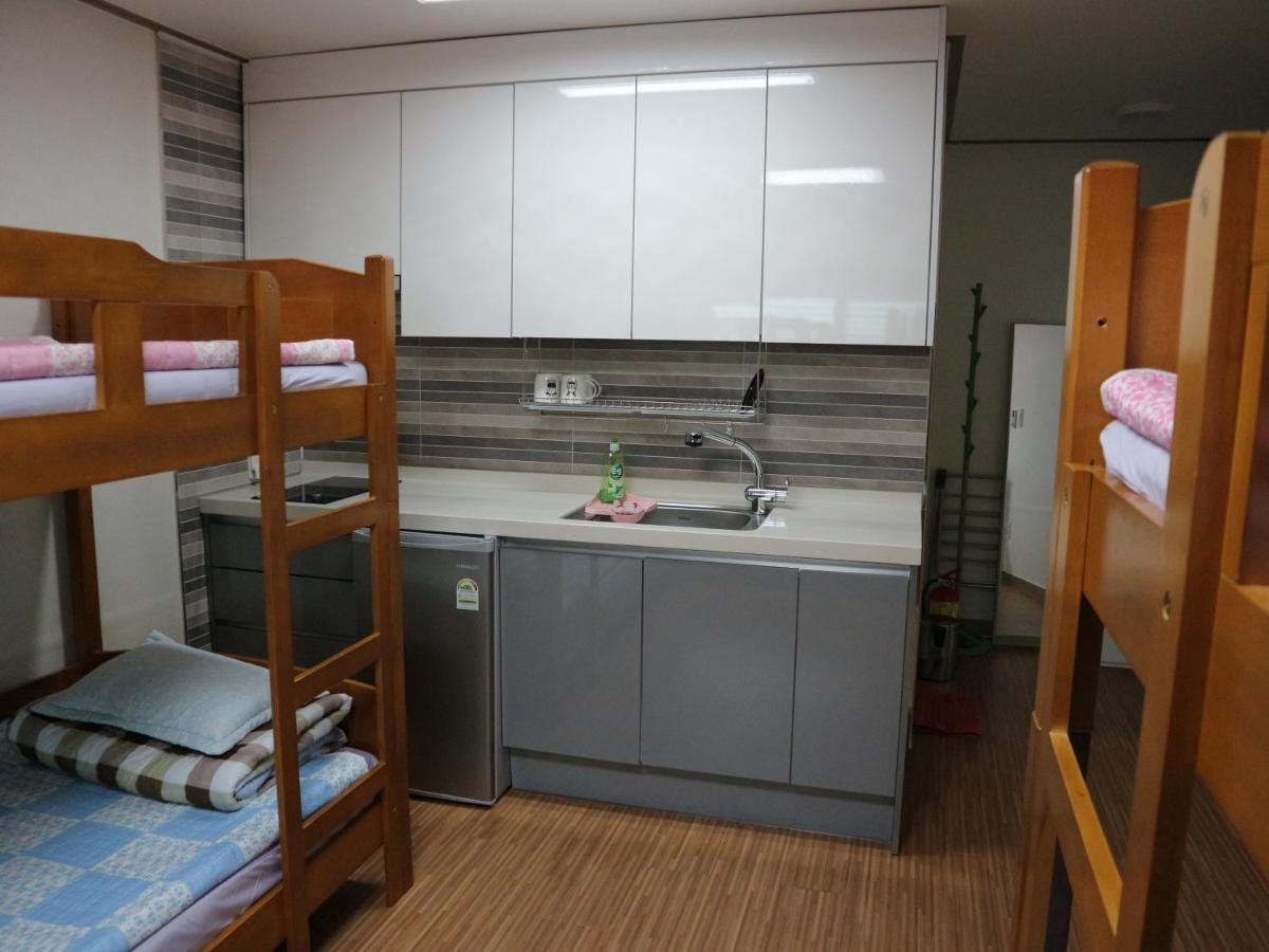 Blue Island Guesthouse Seogwipo Exterior photo