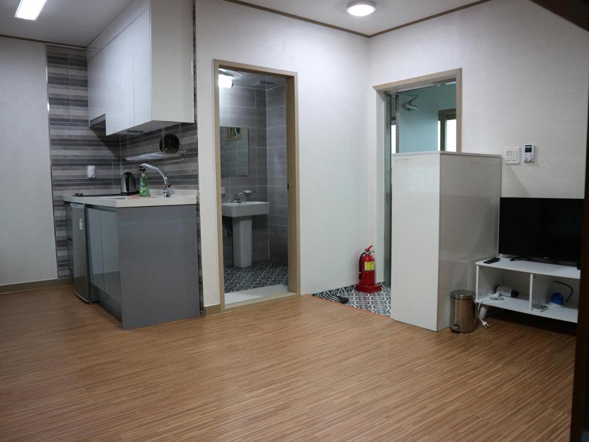 Blue Island Guesthouse Seogwipo Exterior photo